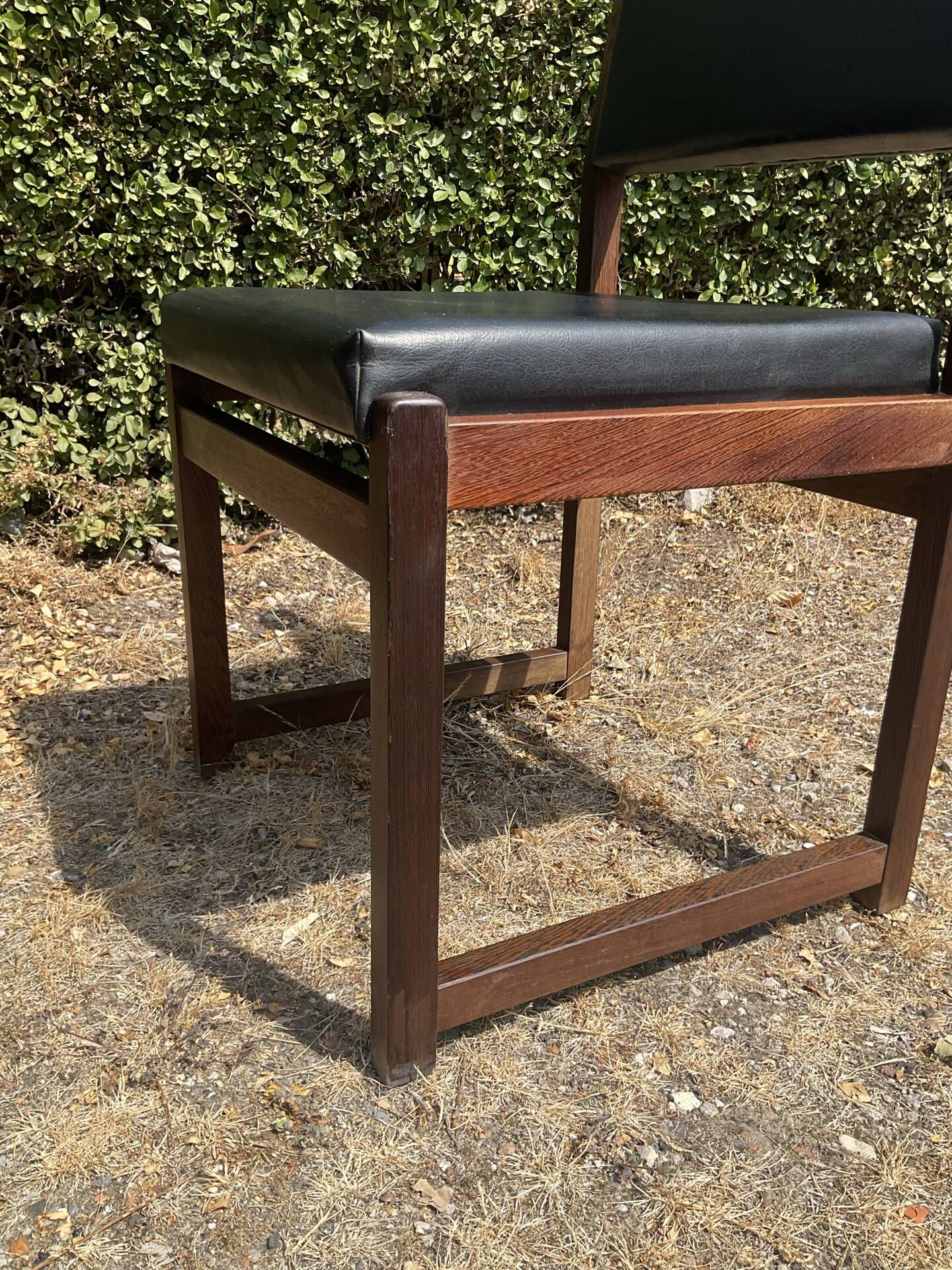 Set of 6 vintage teak chairs with black Skaï.