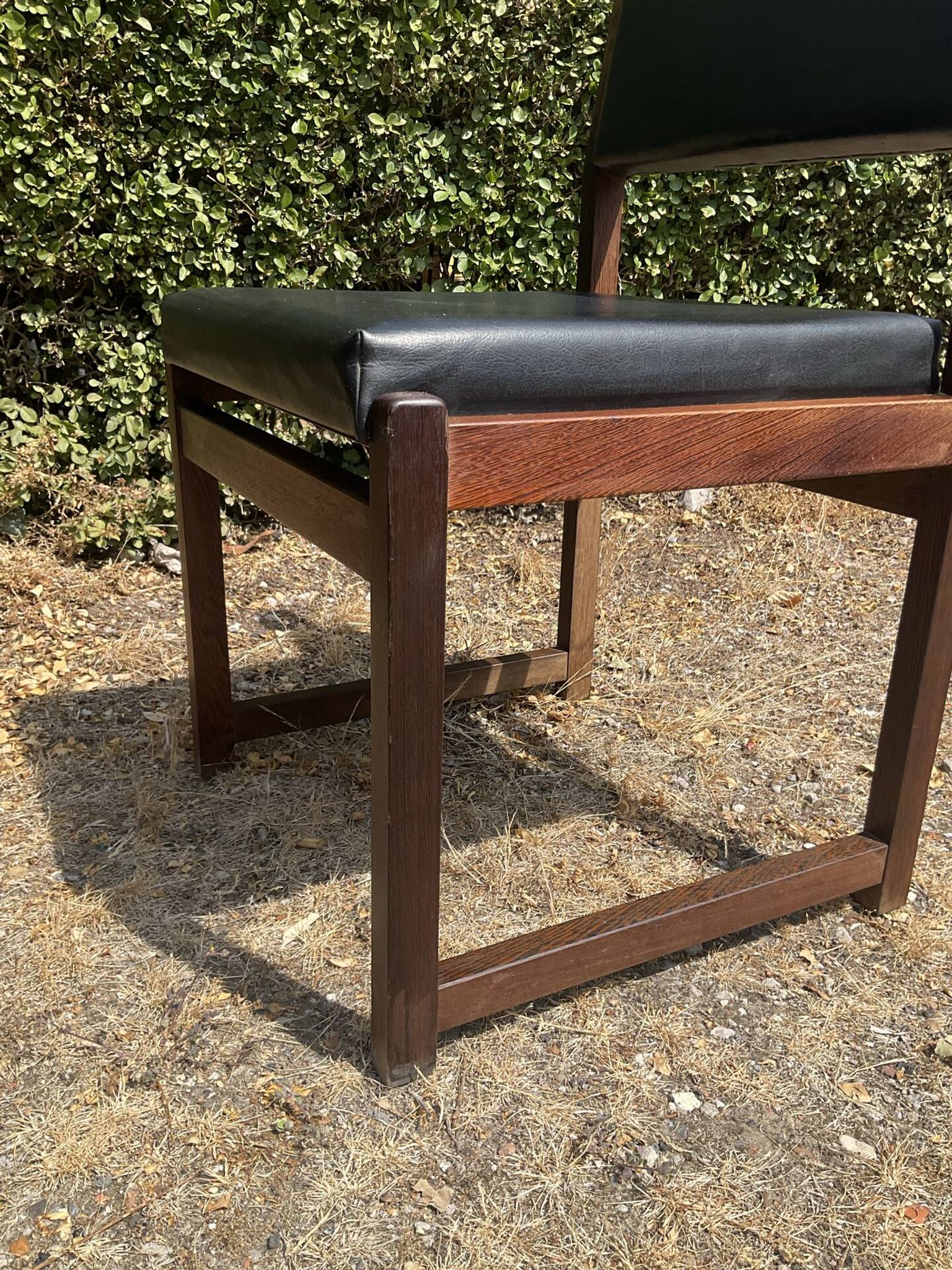 Set of 6 vintage teak chairs with black Skaï.