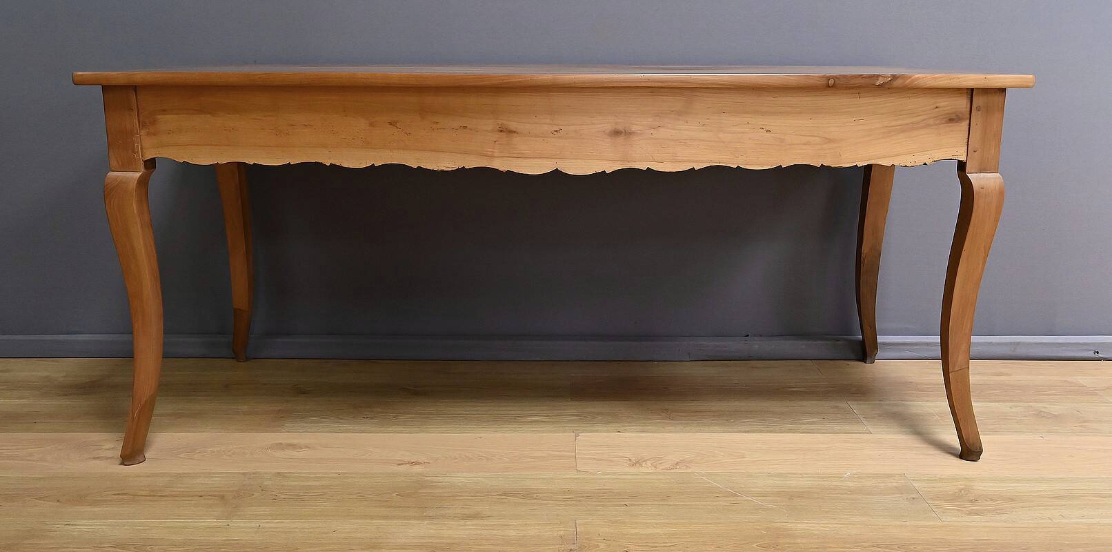 Farmhouse table in blond cherry, Louis XV style – 2nd part of the 19th century