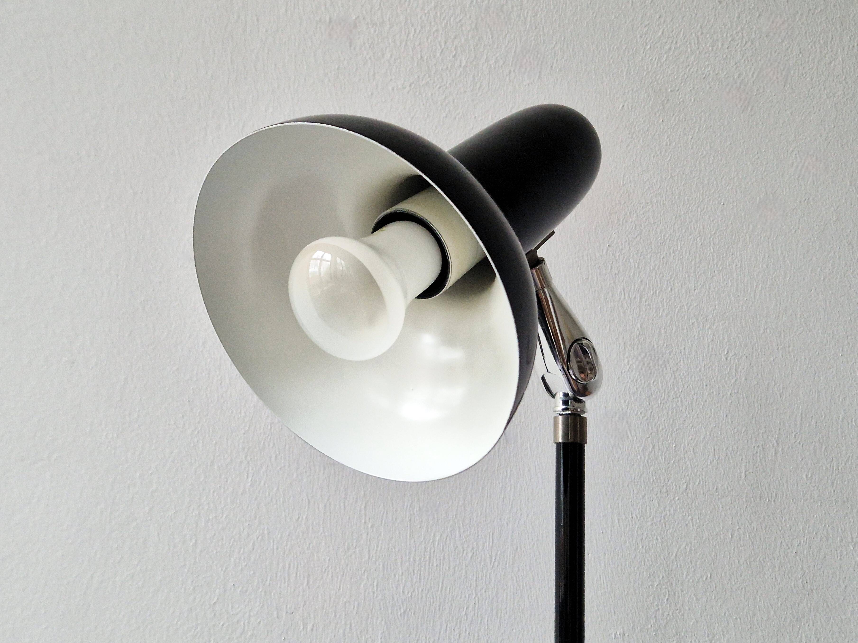 Black model 5427 adjustable floor lamp model for hagoort, 1970's