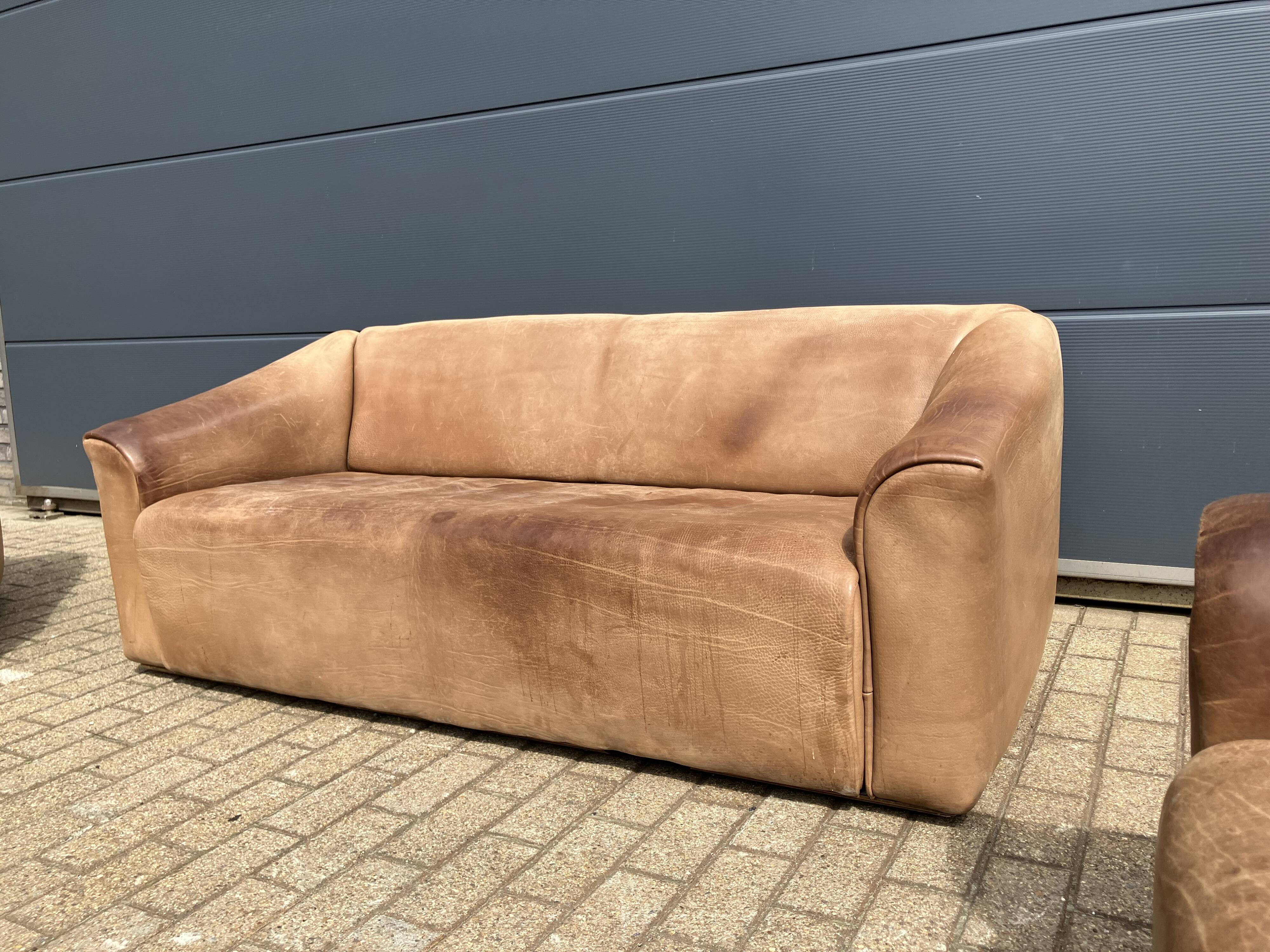 3-seater De Sede sofa in 5mm NECK Buffalo leather, Cognac color