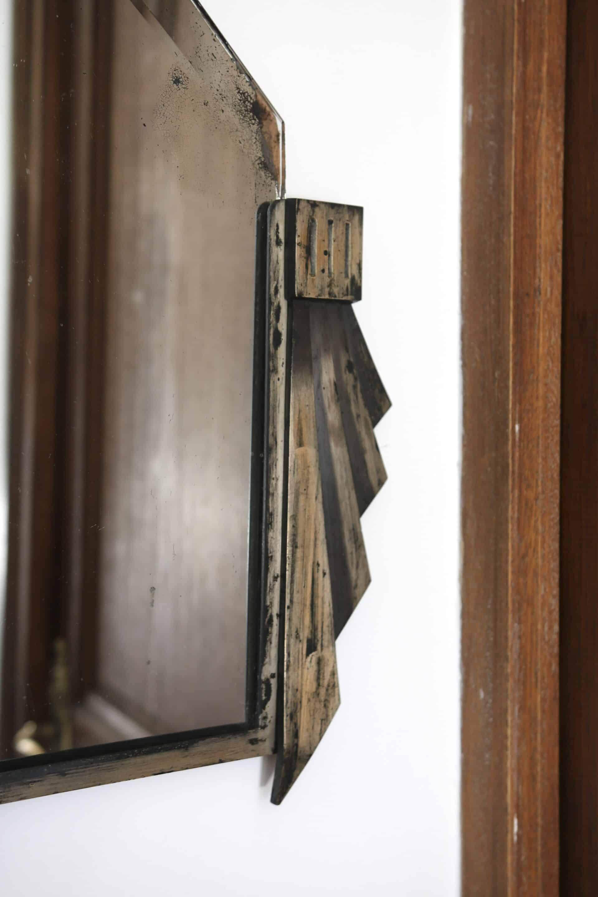 Bevelled mirror from the Art Deco period and style, 1930-40.