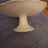 Presentation dish on earthenware foot