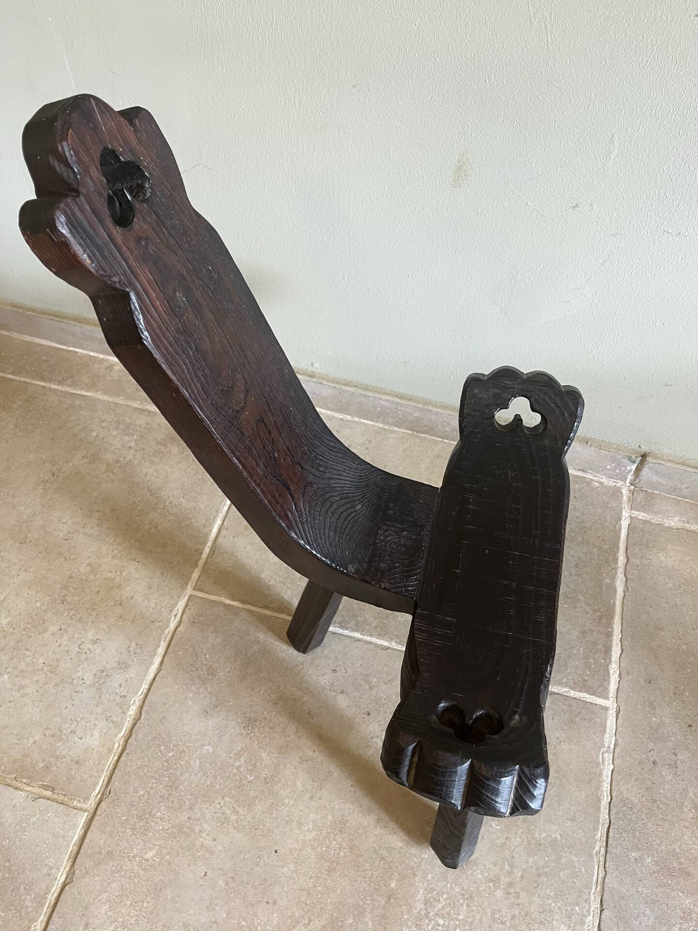 Tabouret tripode rustique