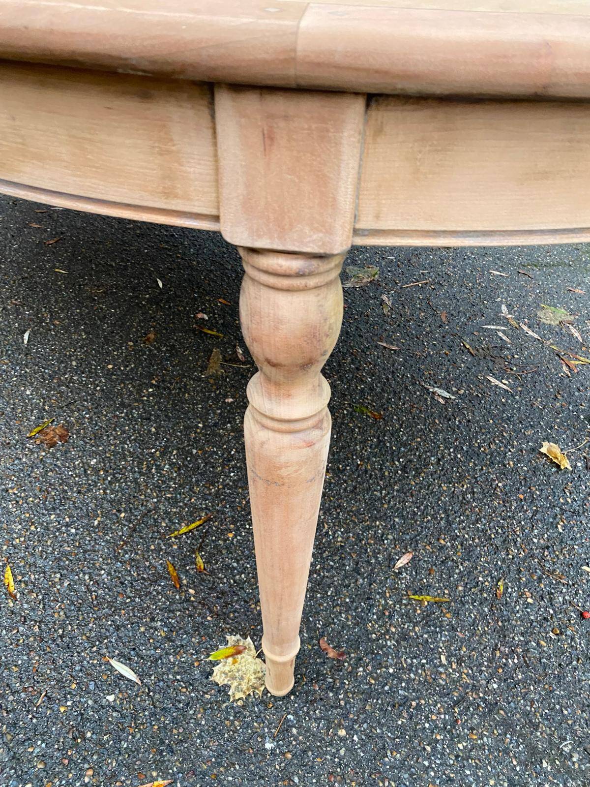 Louis Philippe round extendable dining table, restored, 19th century, 210cm