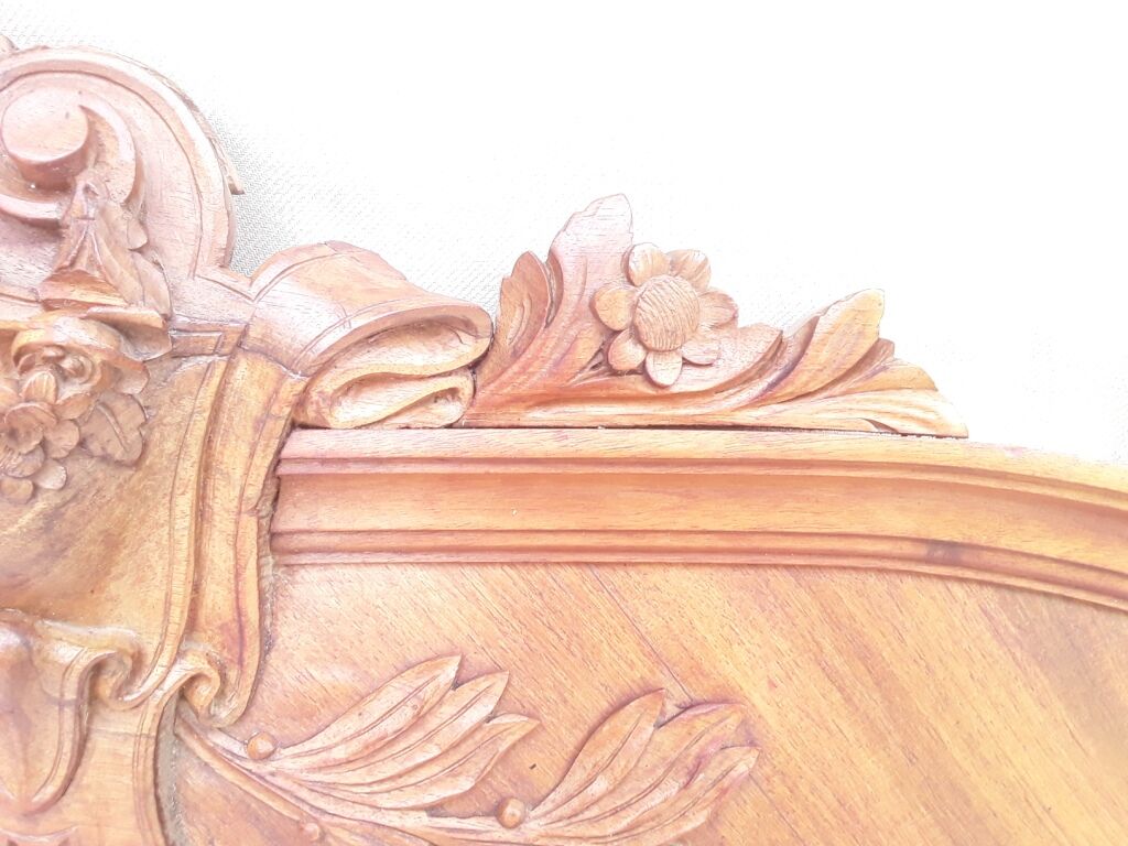 Pediment carved in walnut