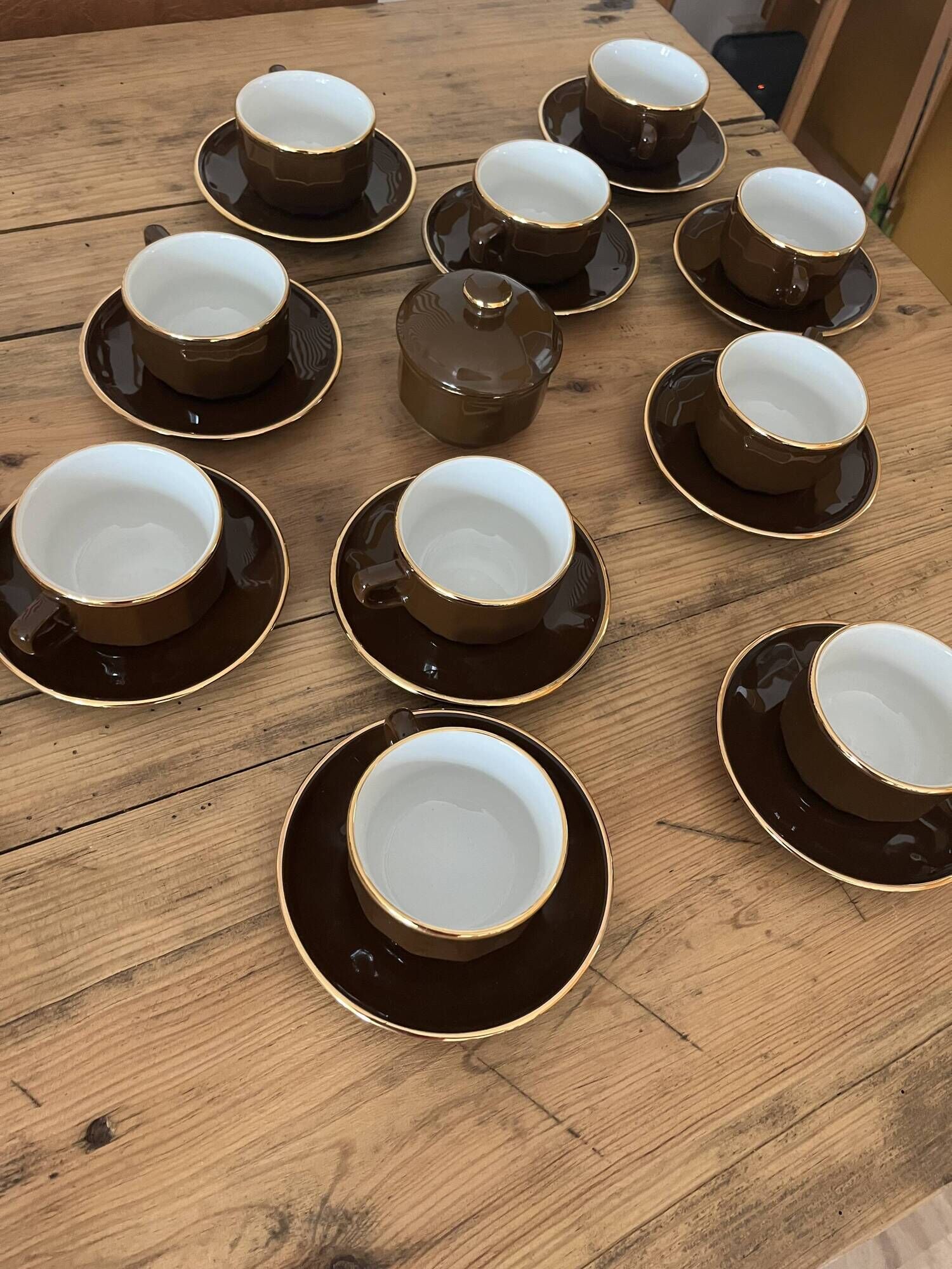 Coffee cups, Cappuccino, Yves Déshoulières, brown and gold, Nescafé