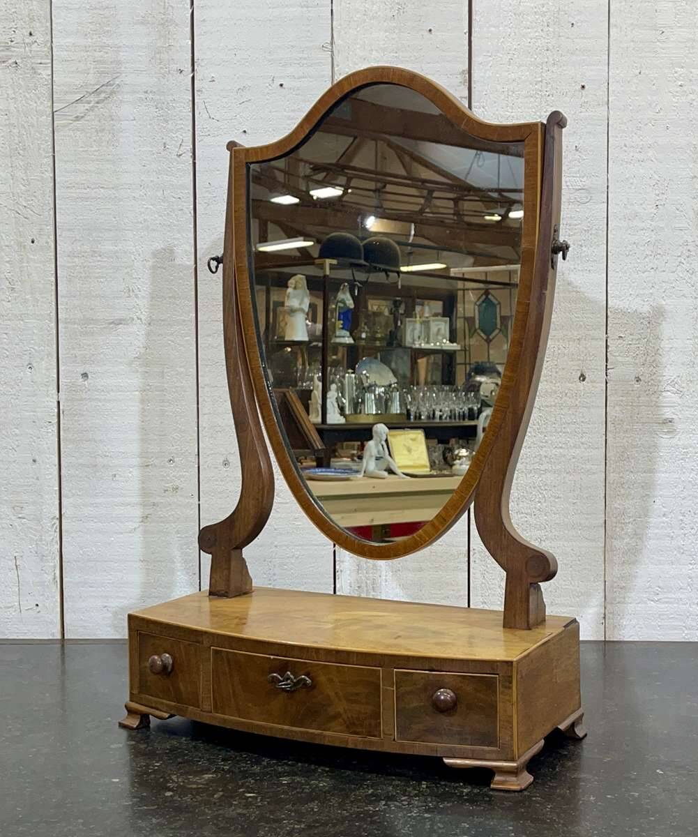 English mahogany dressing table from the late 19th century.