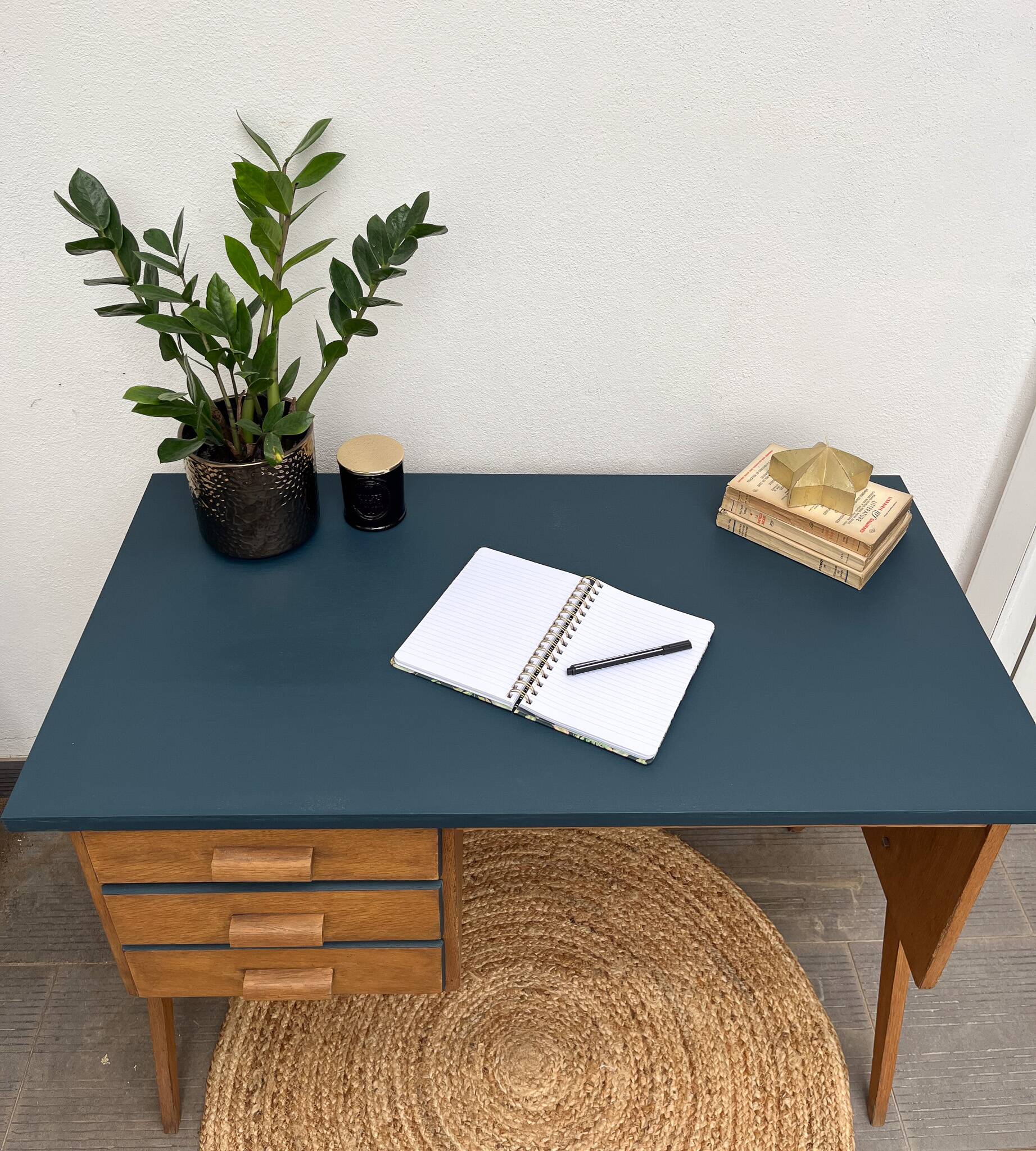 Scandinavian desk from the 1950s with compass legs.