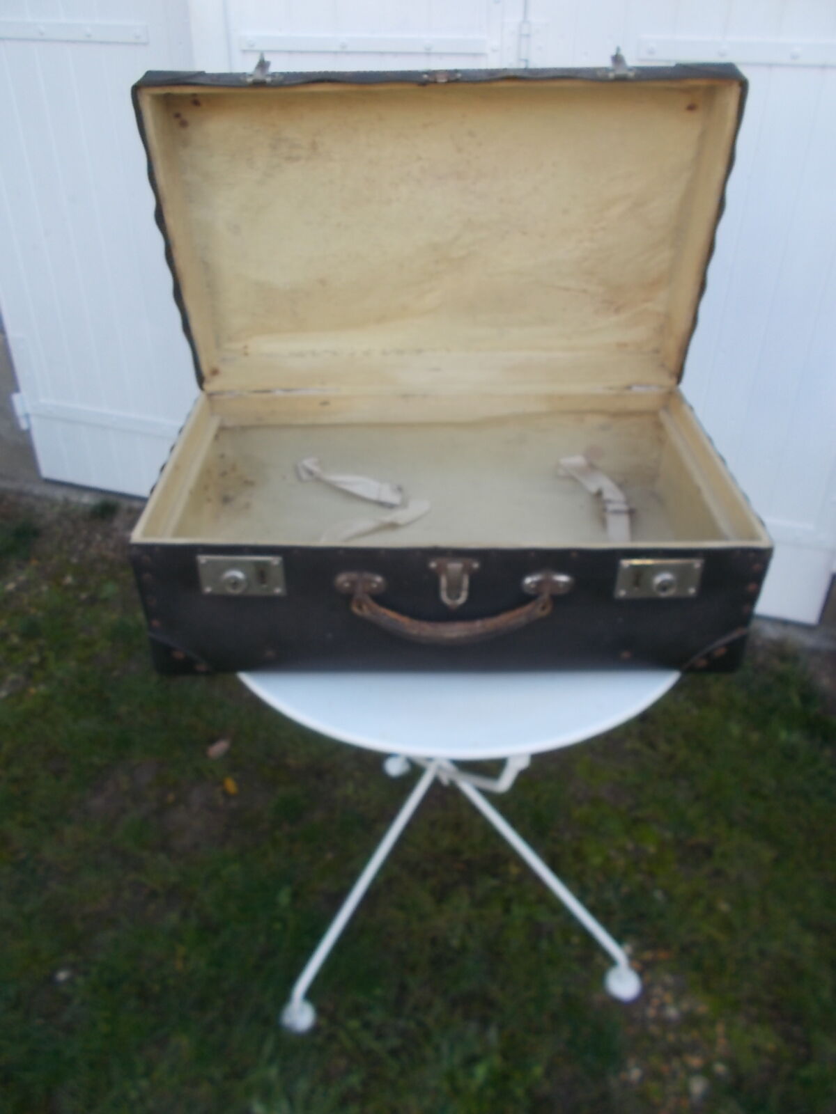 Vintage trunk suitcase