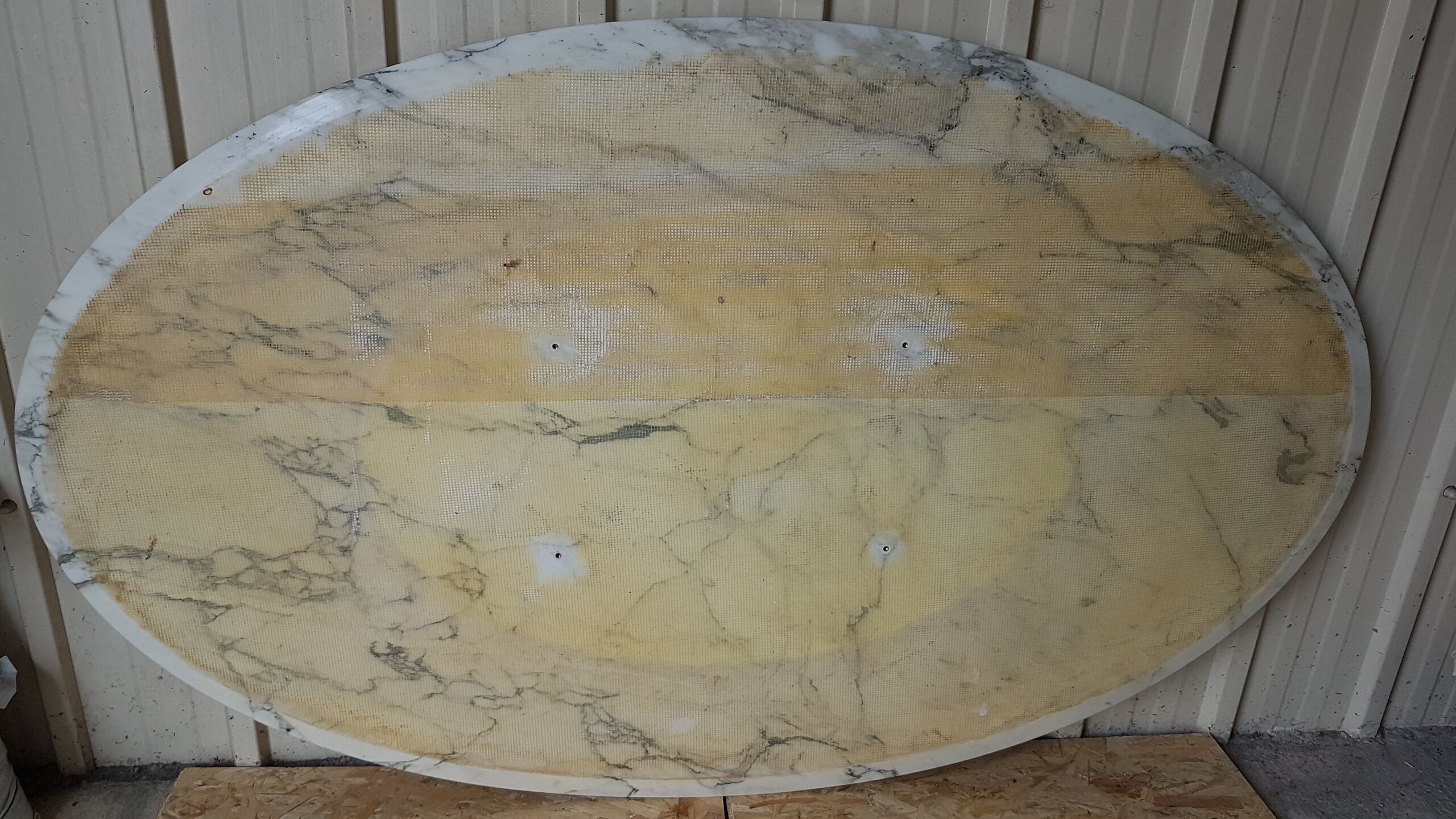 Oval table by Eero Saarinen Edite by Knoll