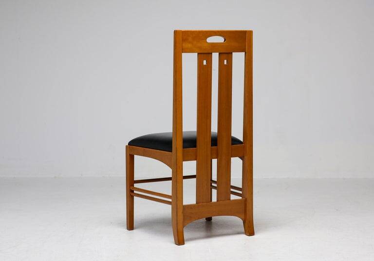 Table Frank Lloyd Wright ‘608 Taliesin’ + four Mackintosh chairs “309 Ingram”