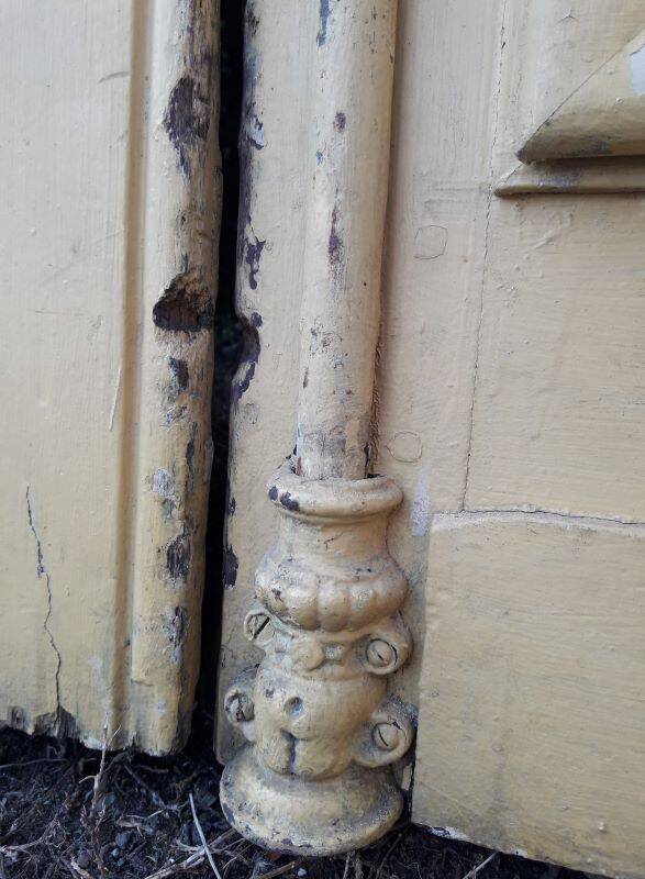 19th century double arched entrance door in oak with grilles and old glass