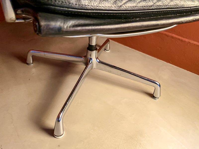 EA 216 armchair Herman Miller old edition