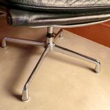 EA 216 armchair Herman Miller old edition