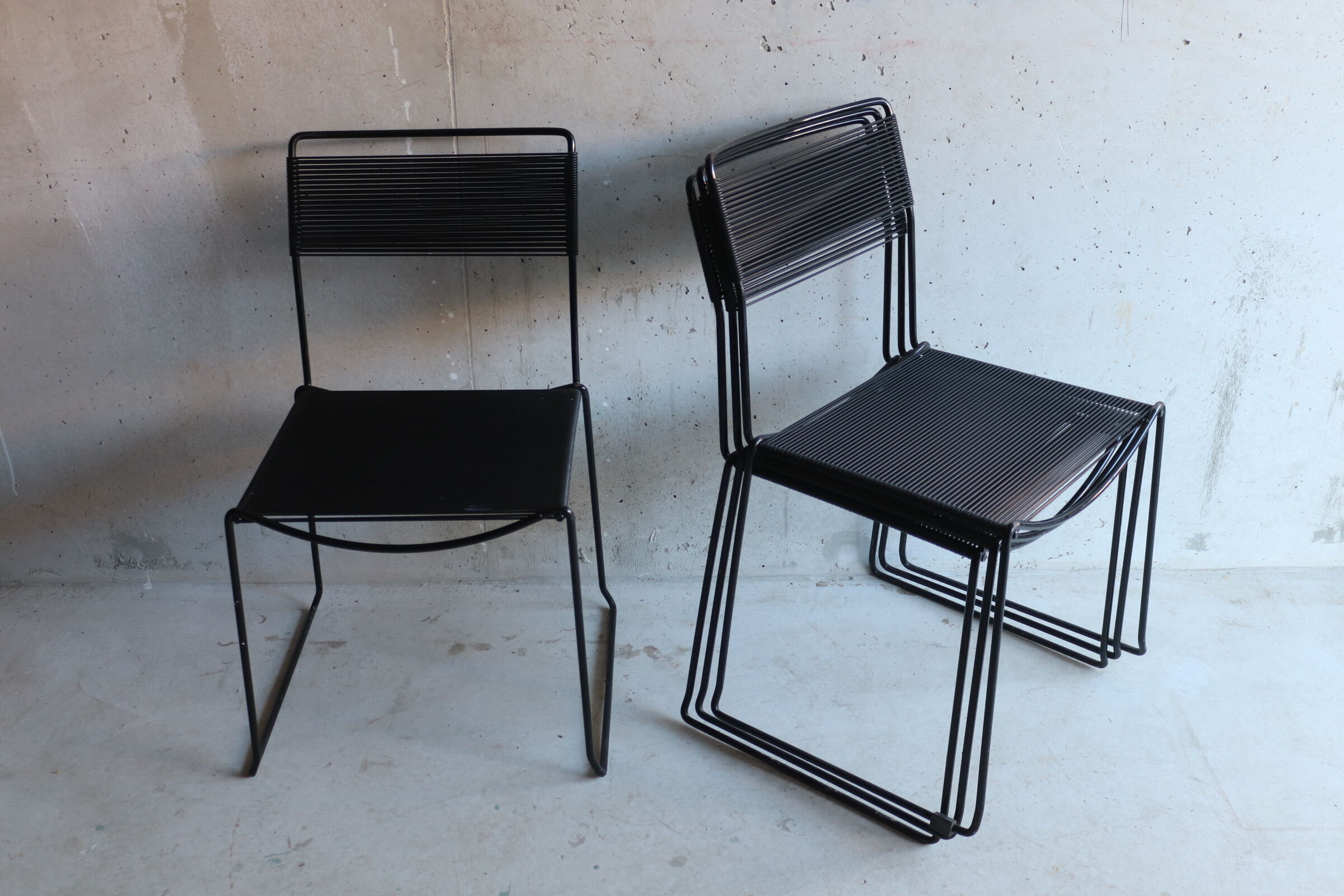 Set de 4 chaises noires Spaghetti Giandomenico Belotti