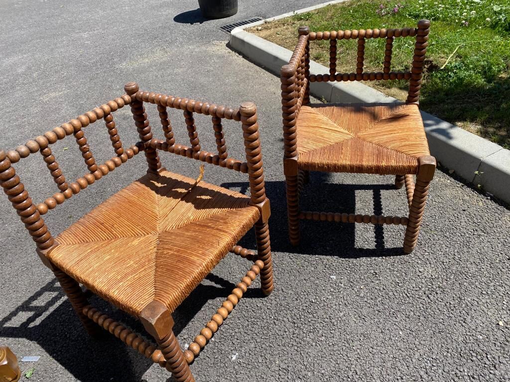 Lot de deux chaises d'angle tressées en bois