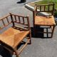 Lot de deux chaises d'angle tressées en bois