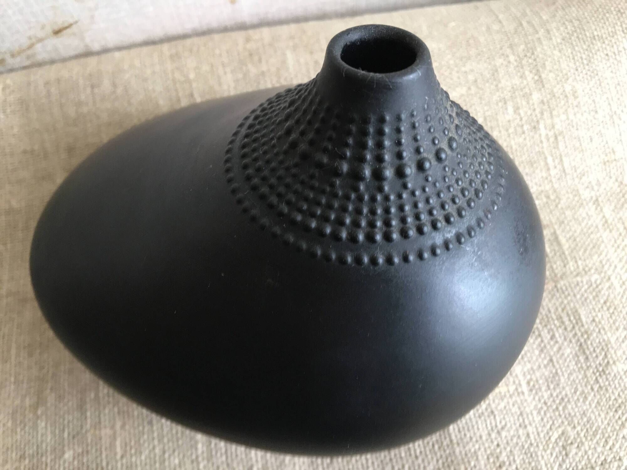 "Pollo" vase designed for the porcelain maker Rosenthal by Tapio Wirkkala (1970s)