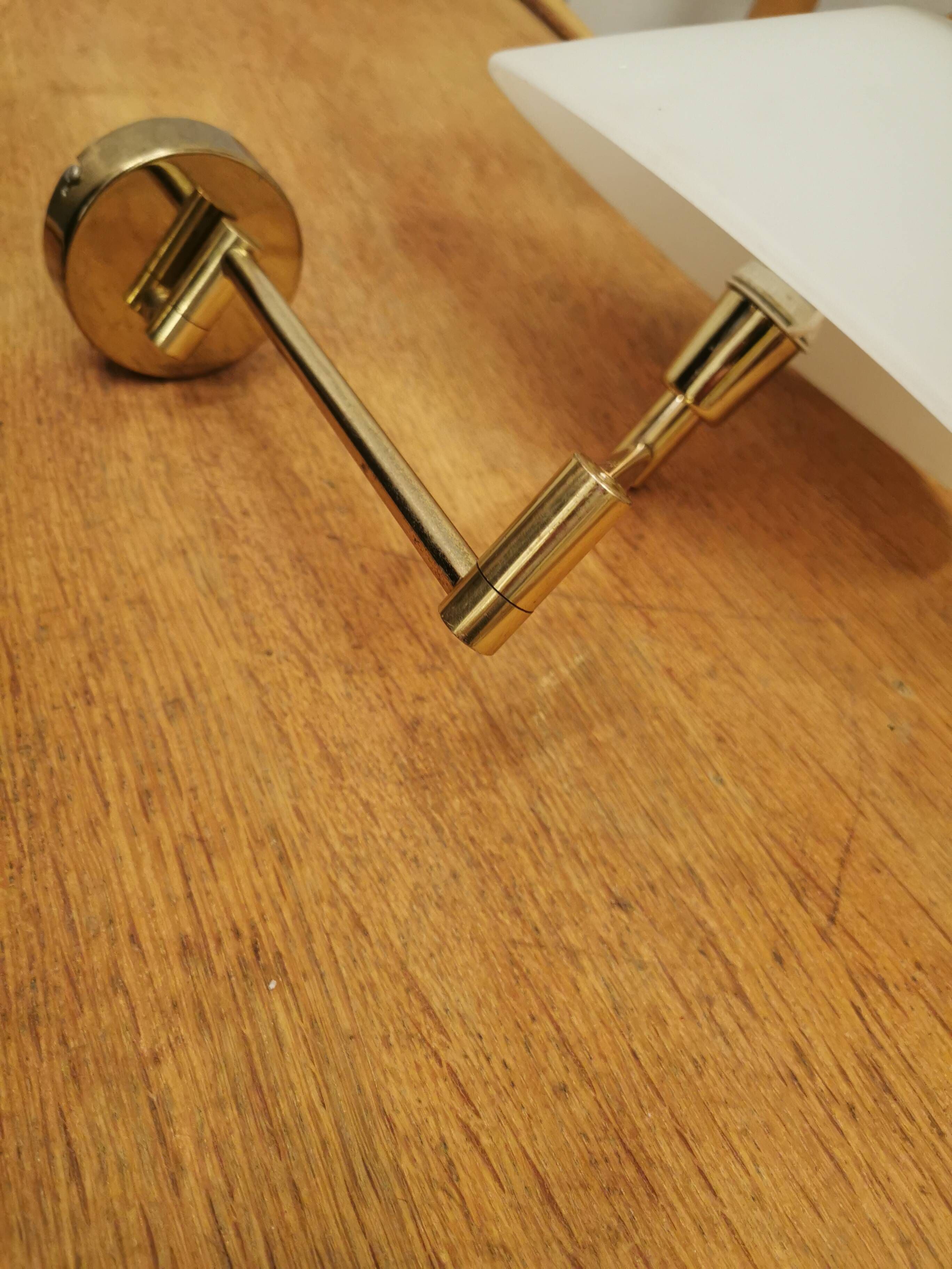 Brass wall lamp with vintage articulated arm, glass and brass shade