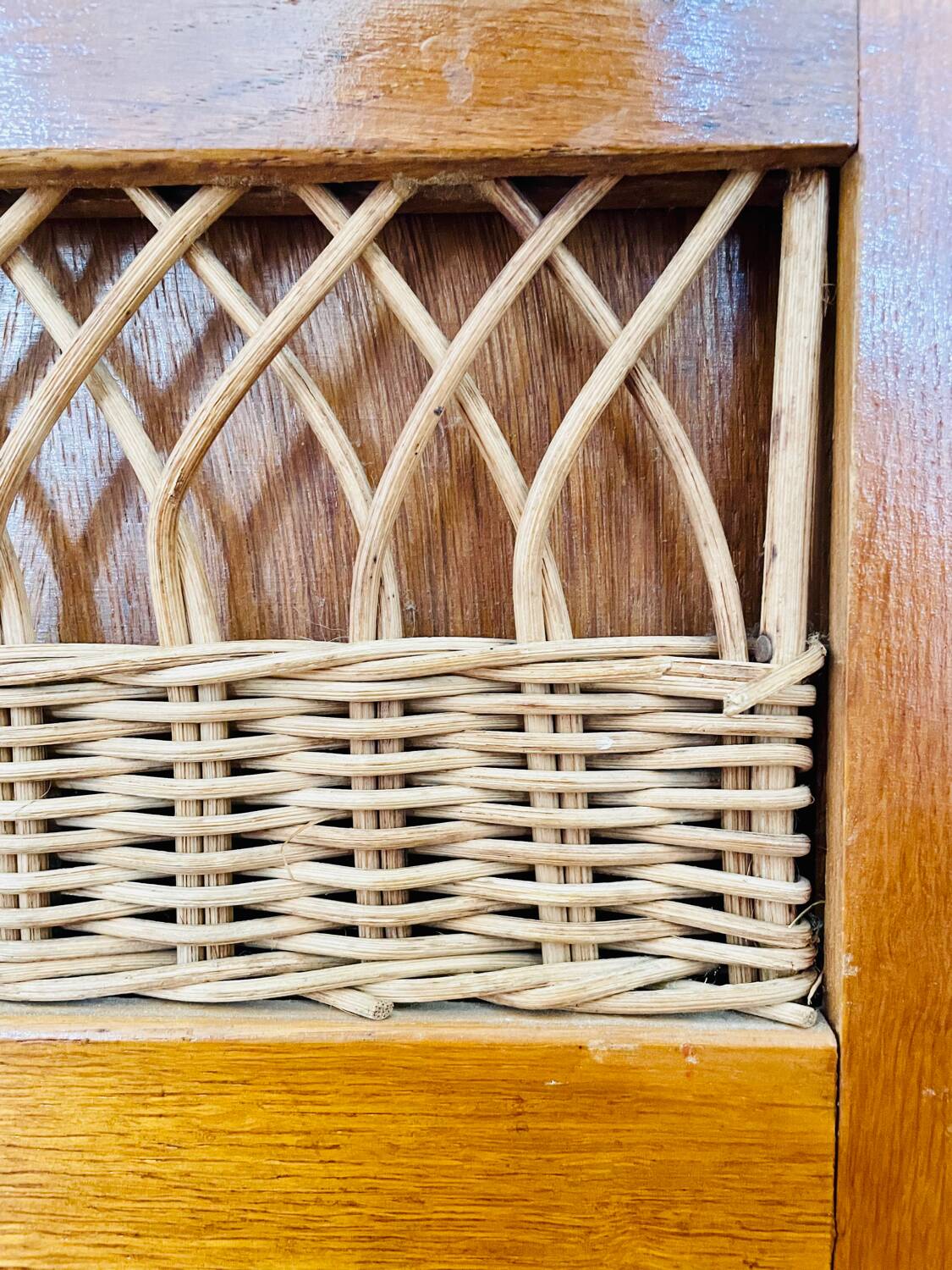Vintage storage chest in wood and woven rattan