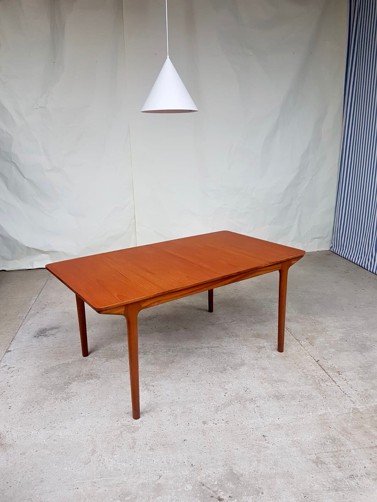 Table de salle à manger du milieu de siècle A.H. Macintosh