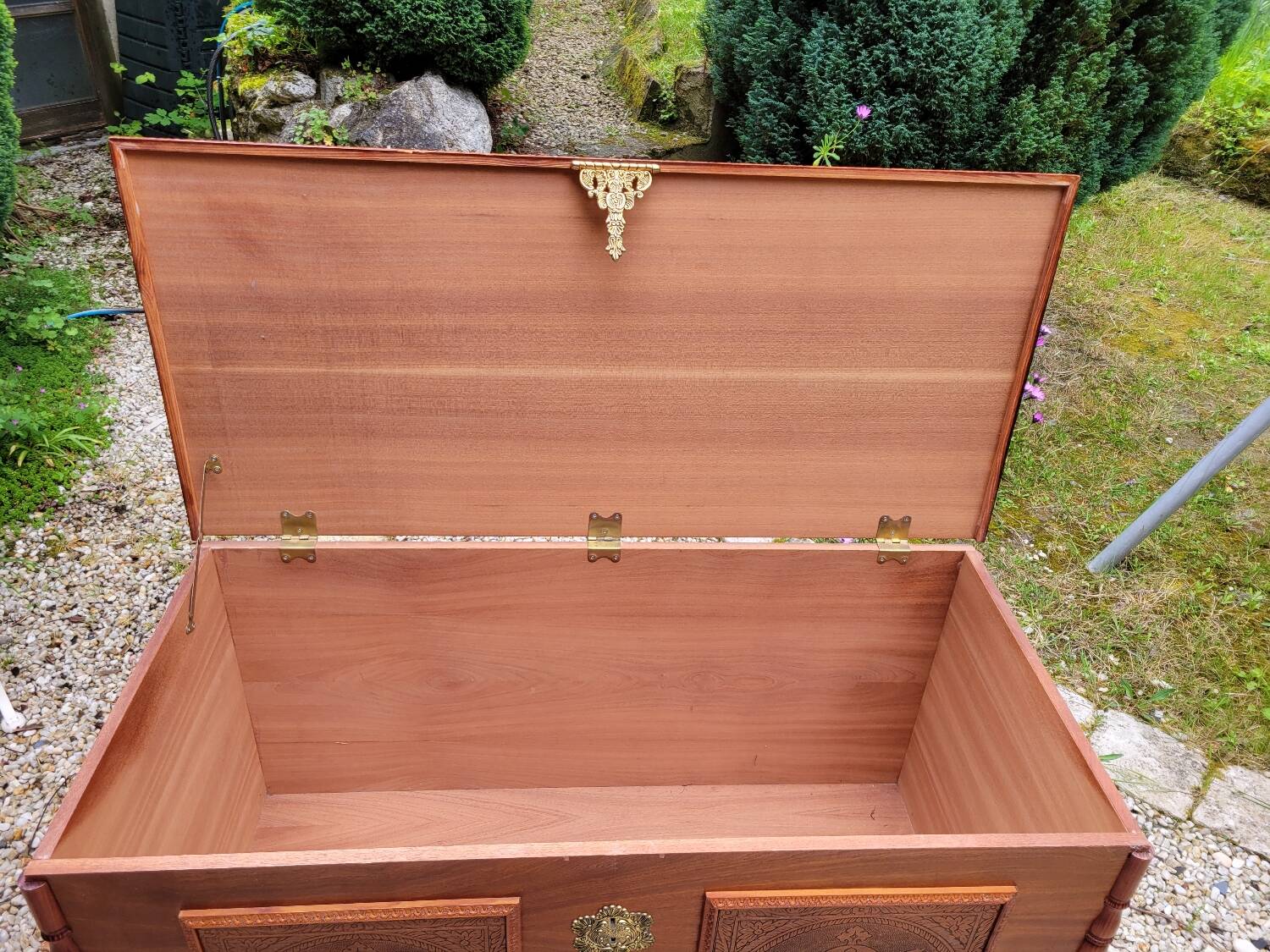 Portuguese chest in solid mahogany
