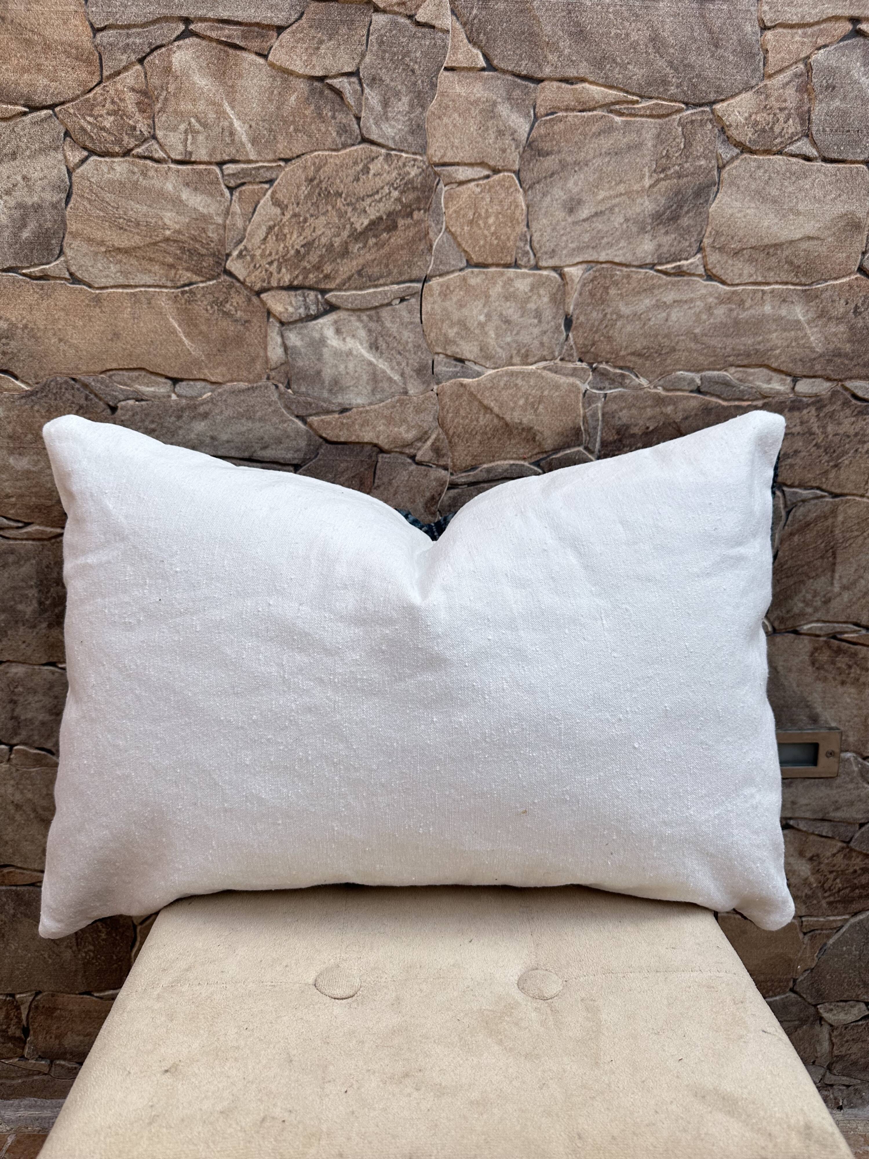 Handmade Moroccan Kilim cushion cover: Bohemian decorative cushion