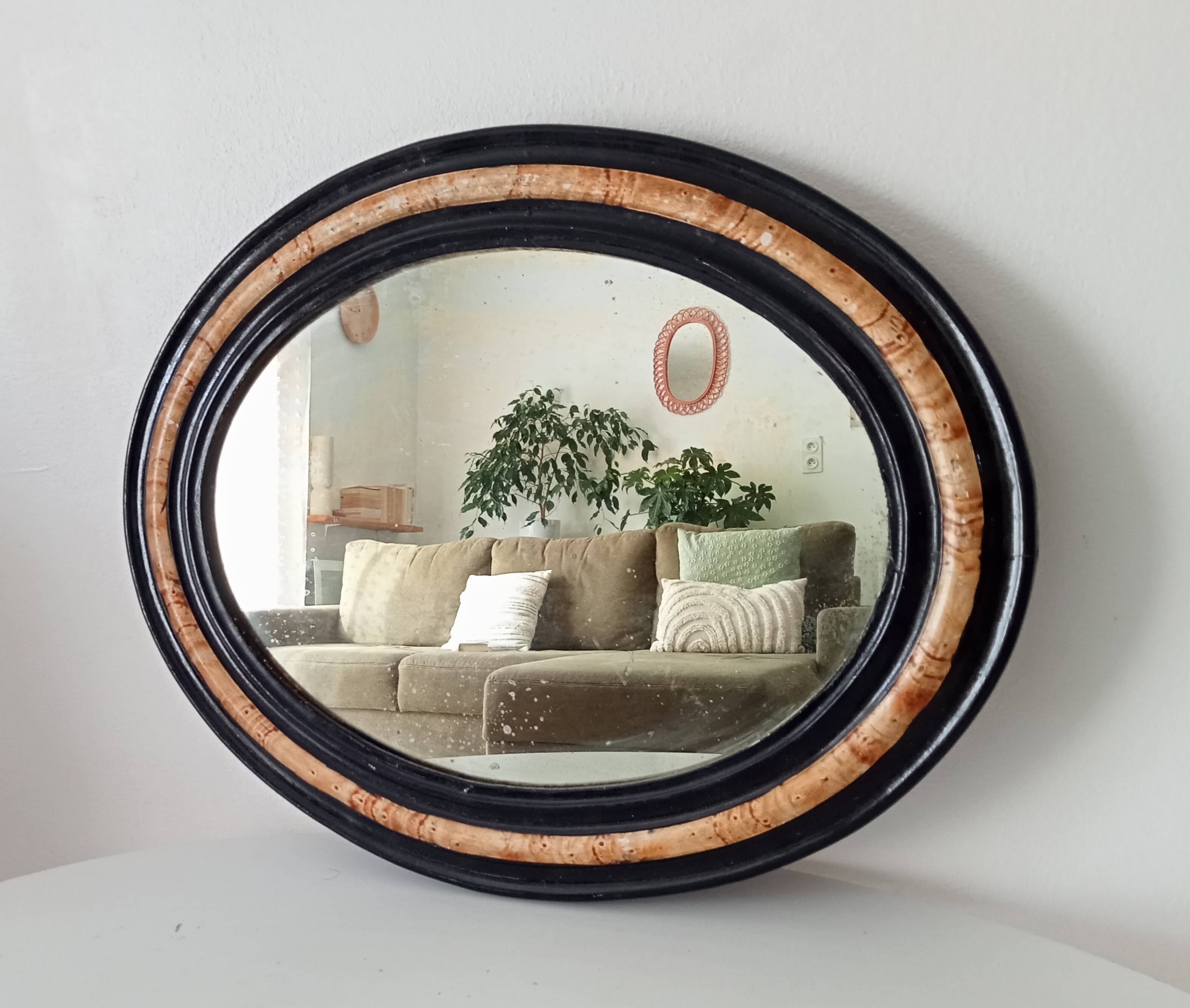 19th-century antique mirror in wood and stucco.