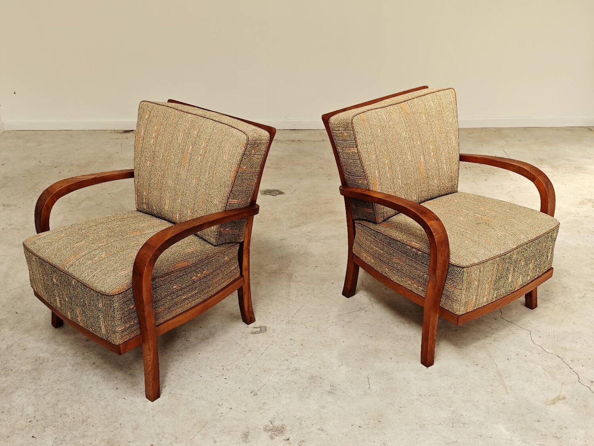 Paire de fauteuils Krasna Jizba Art déco bois massif