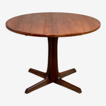 Scandinavian extendable round table in teak Gudme edition