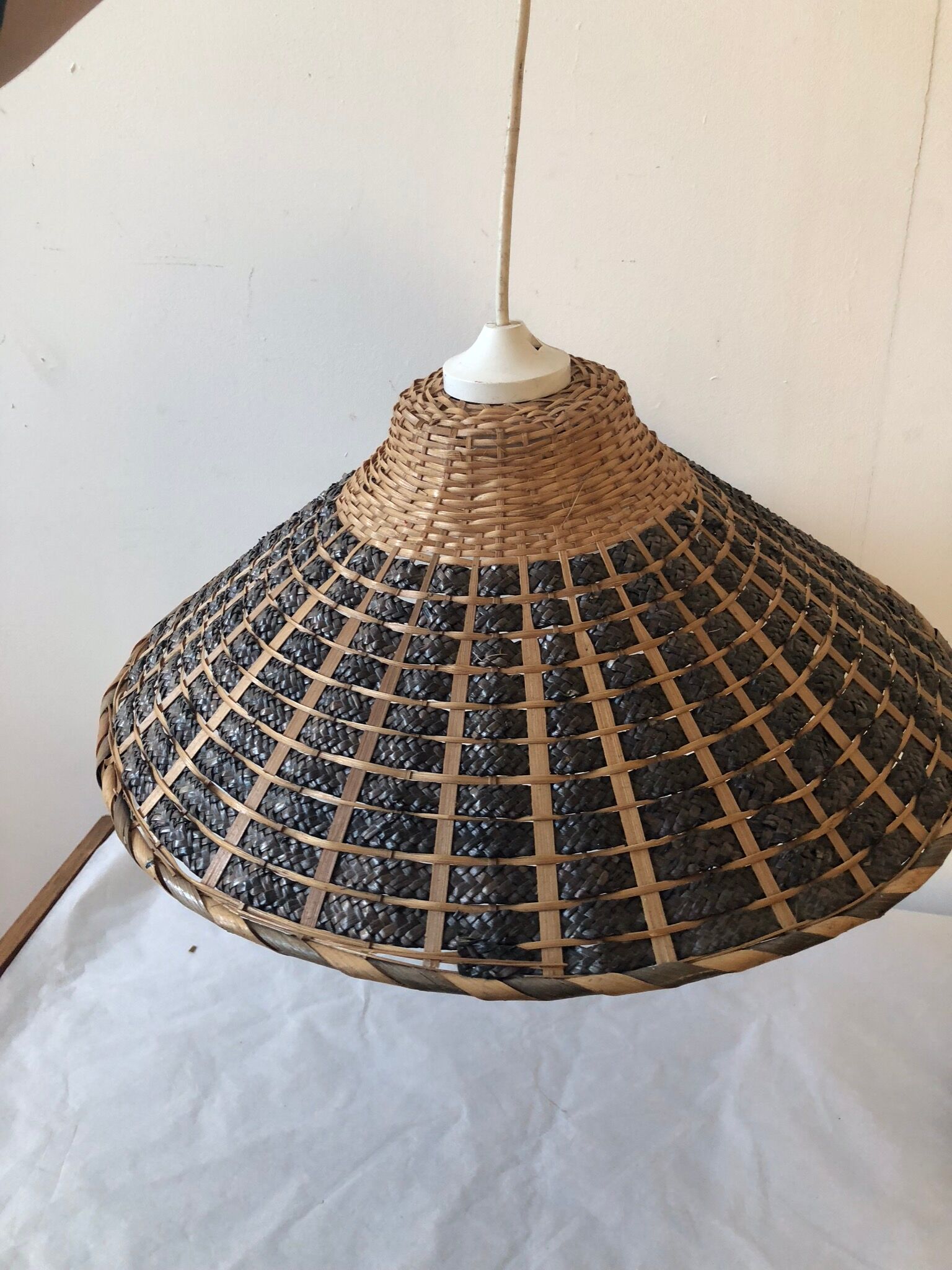 Vintage rattan suspension