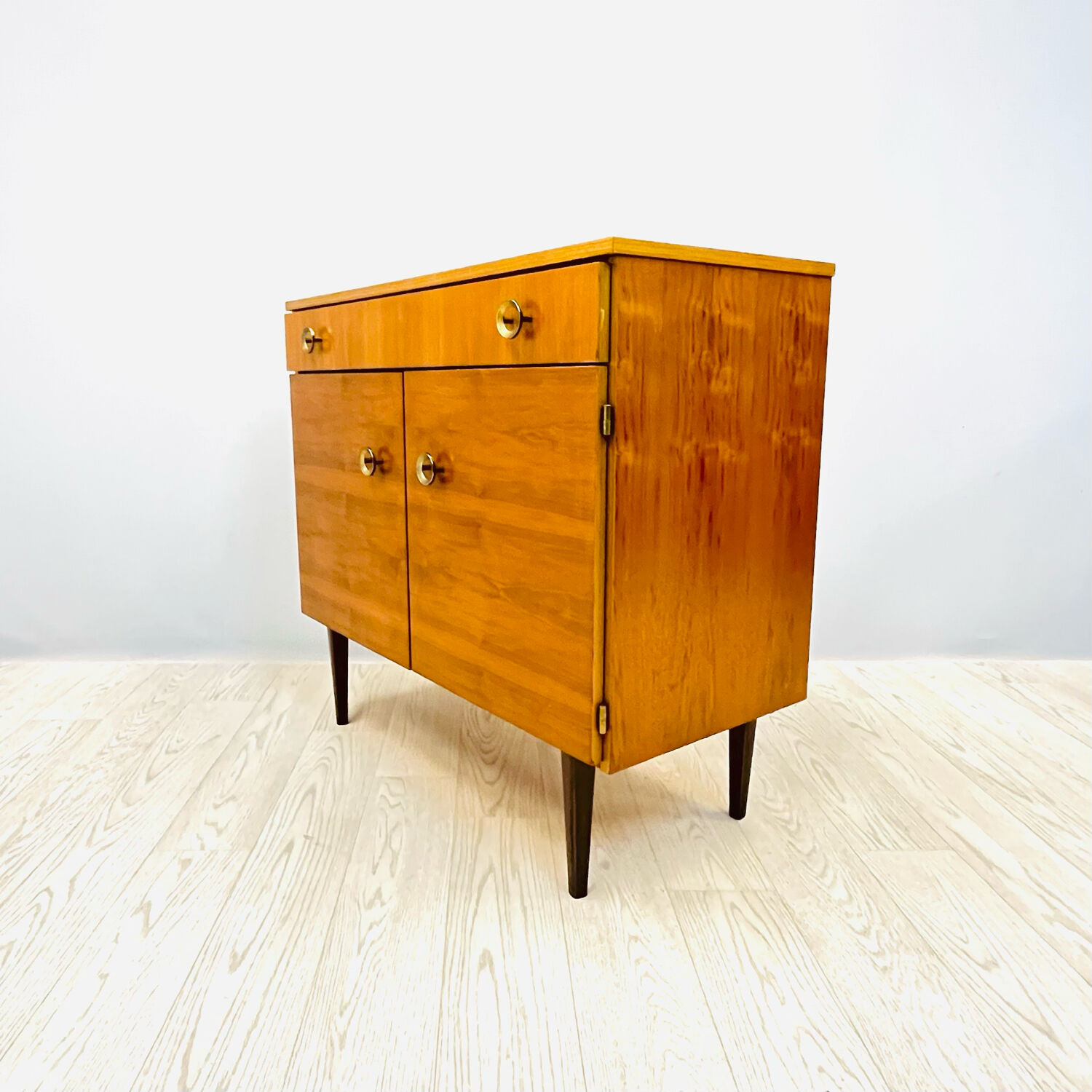 Shoes cabinet