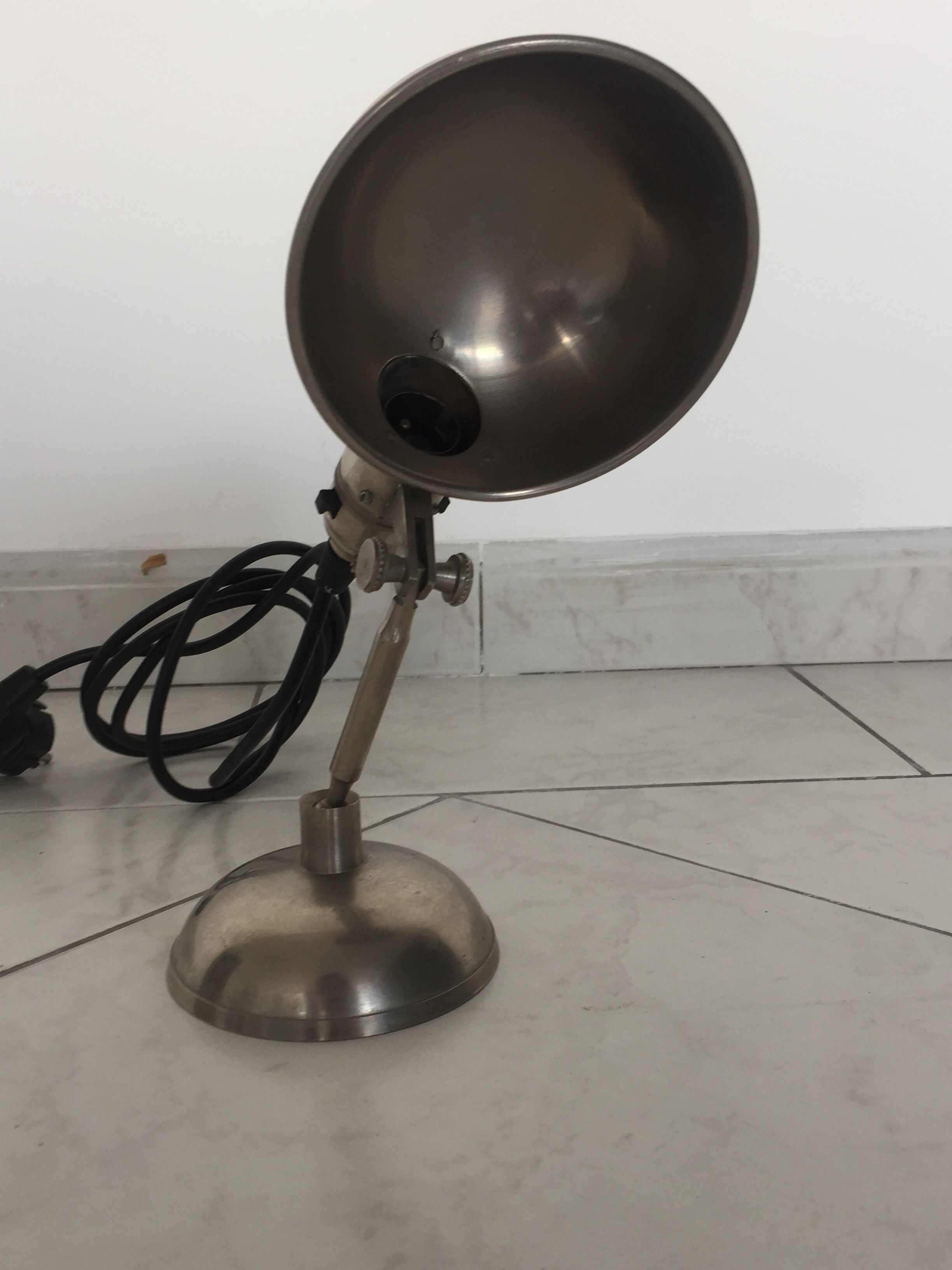 Vieille lampe atelier industriel