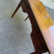 Bureau Roche Bobois en merisier massif style Louis XVI avec tirettes
