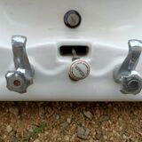 Old pedestal washbasin