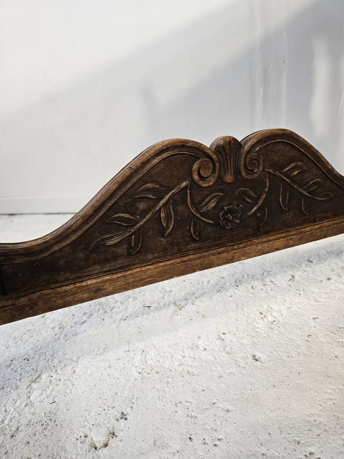 19th century cradle in carved fruitwood – Antique planter