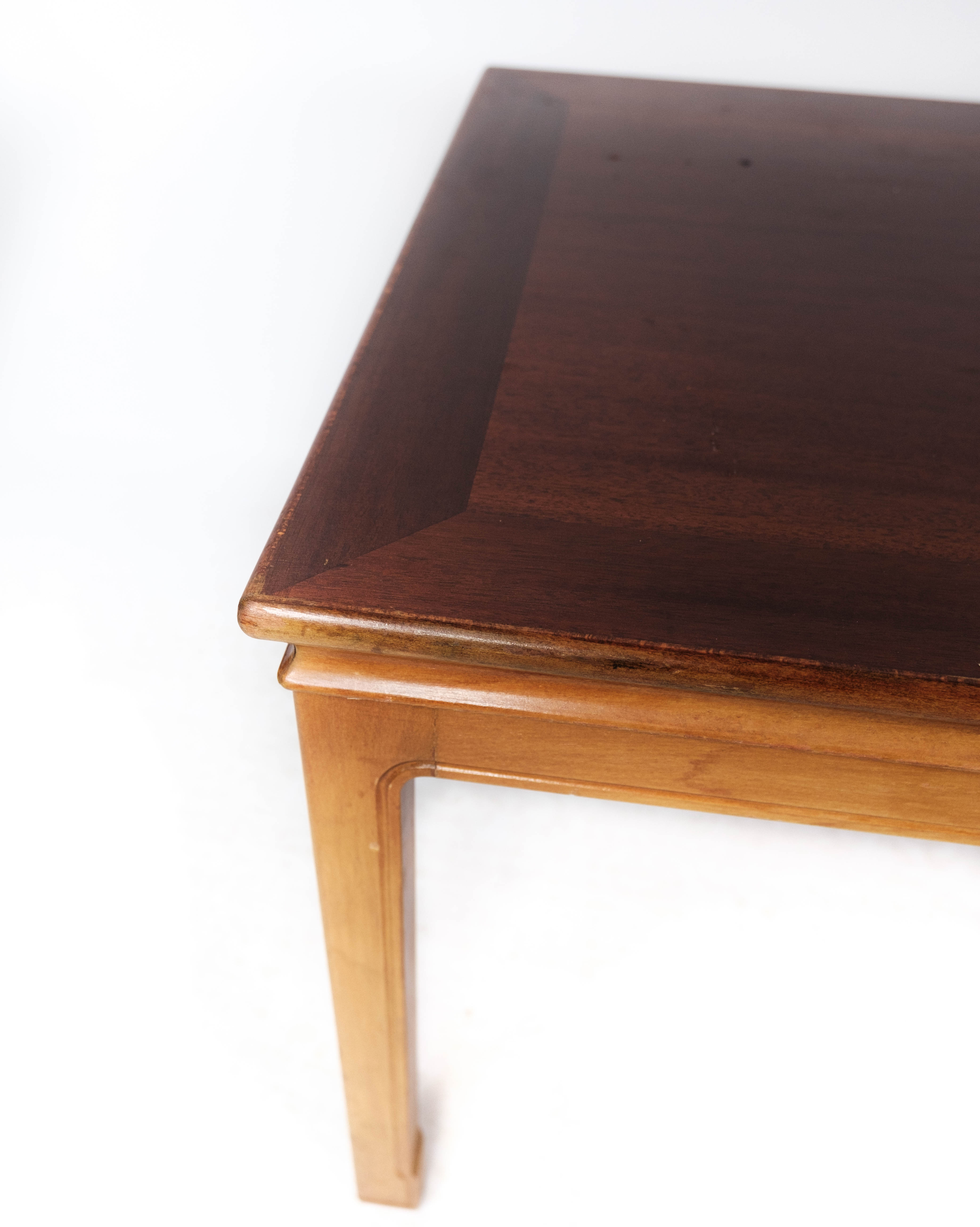 Coffee table in light mahogany of Danish design from the 1960s