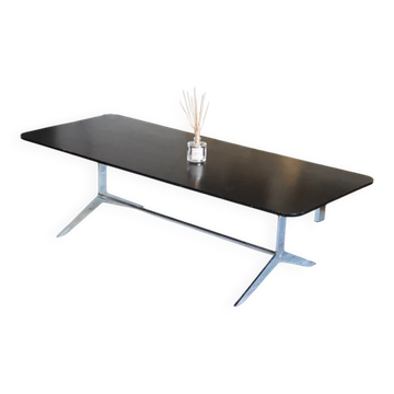 Table basse design années 70 plateau noir et piétement acier