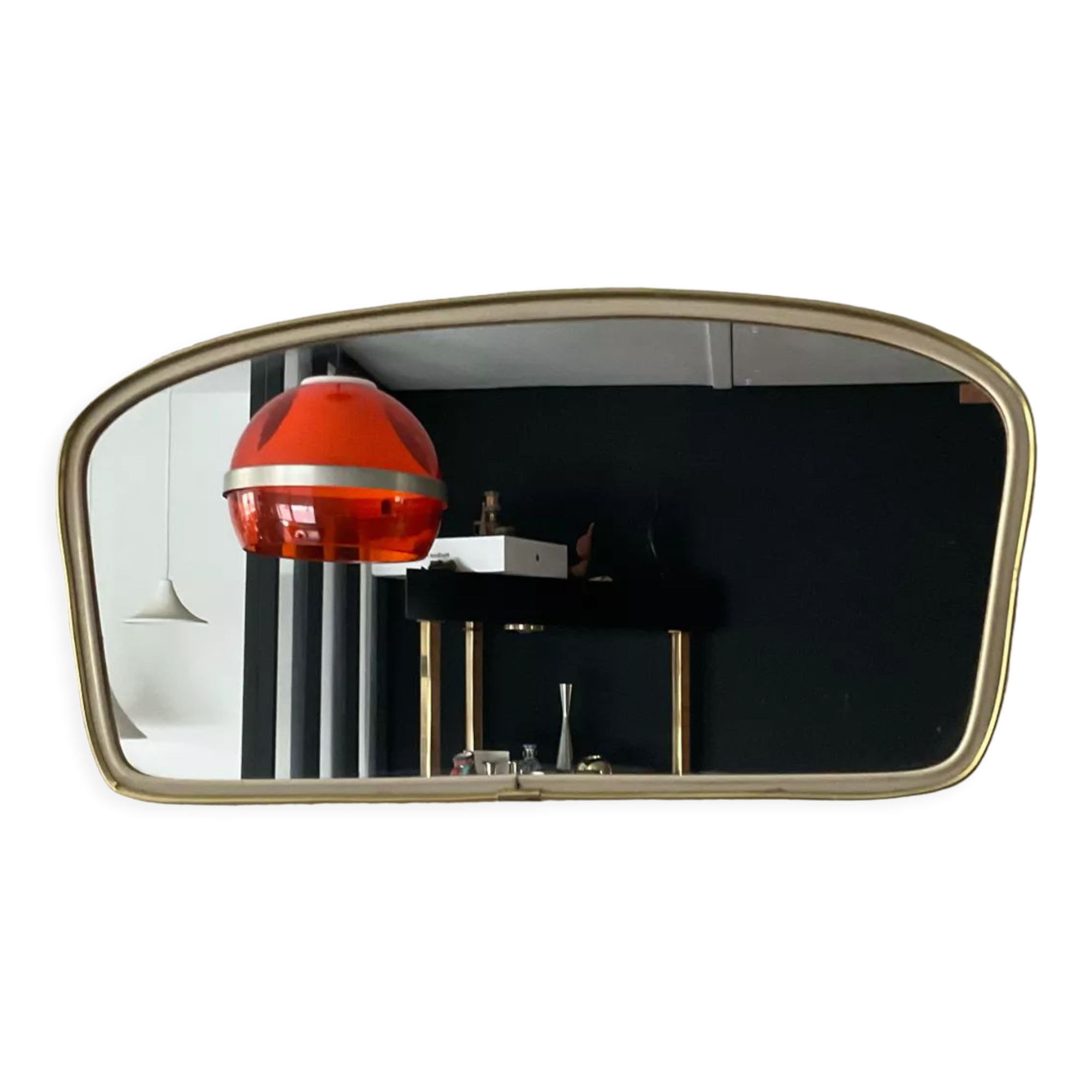 Asymmetrical mirror mirror from the 60s and 70s