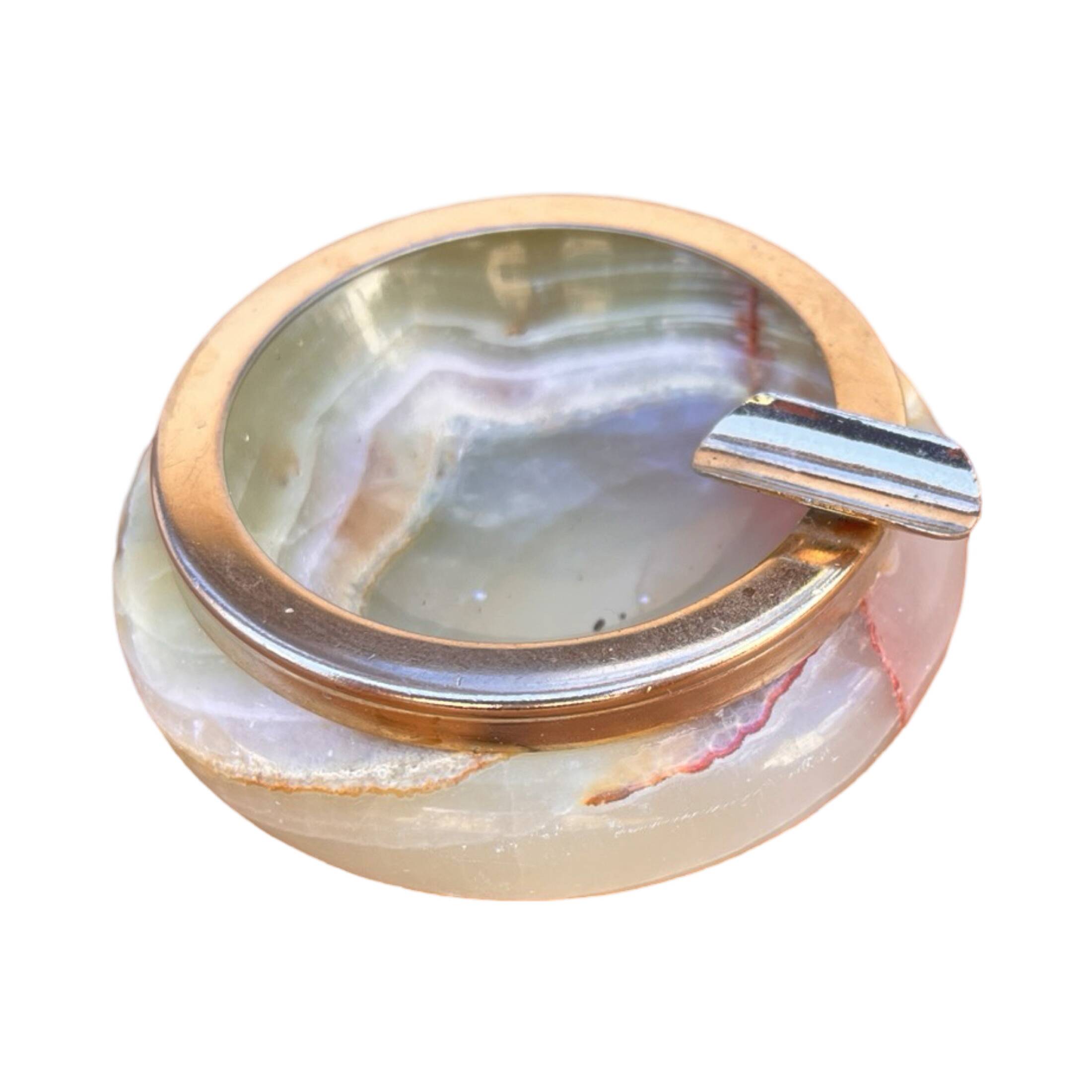 Small alabaster ashtray with brass fittings, Italy, 1970s.