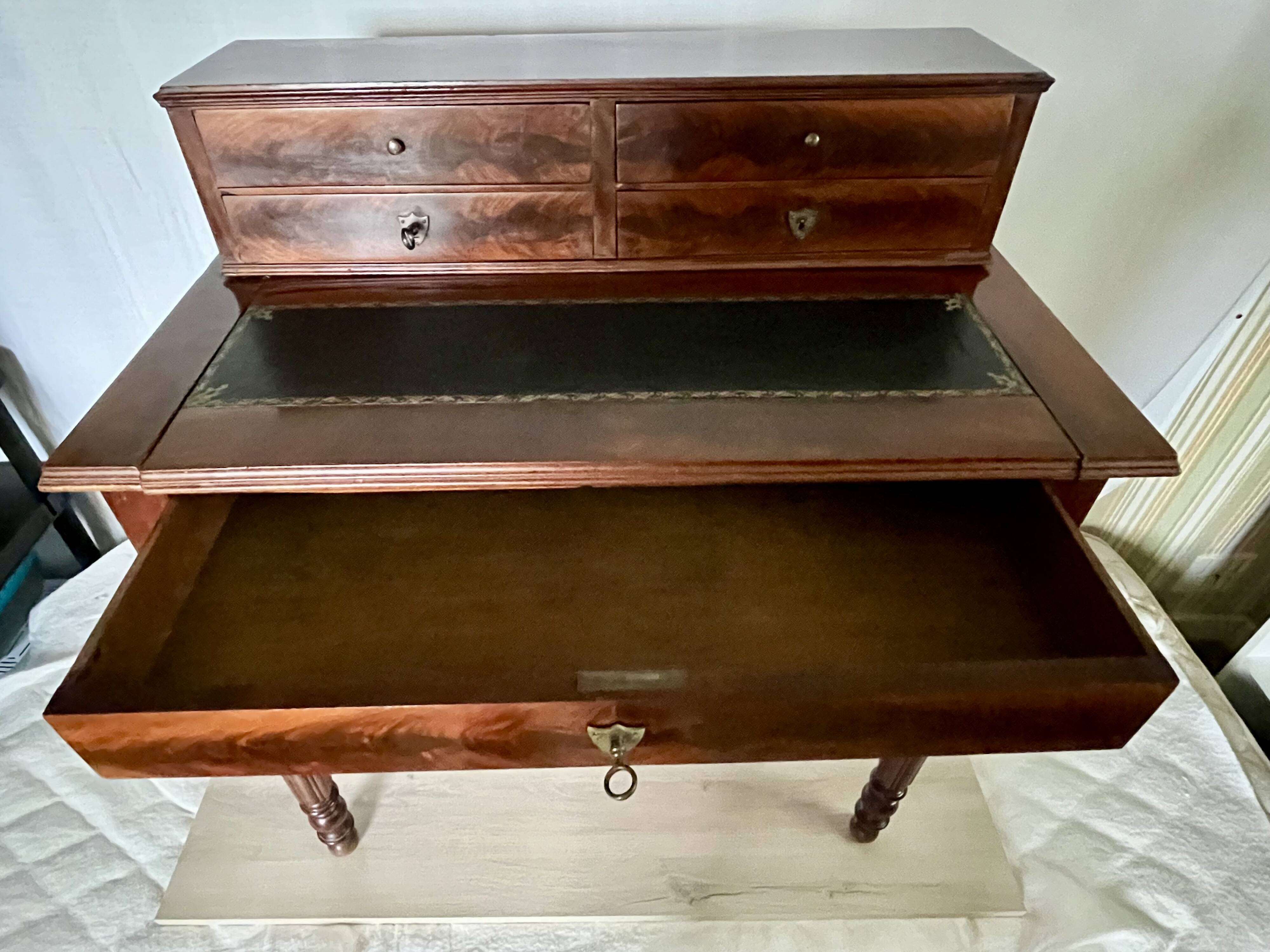 Bureau a gradins style louis philippe, acajou