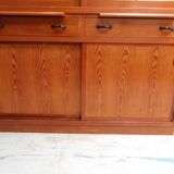 Vitrine de cuisine vintage avec portes coulissantes