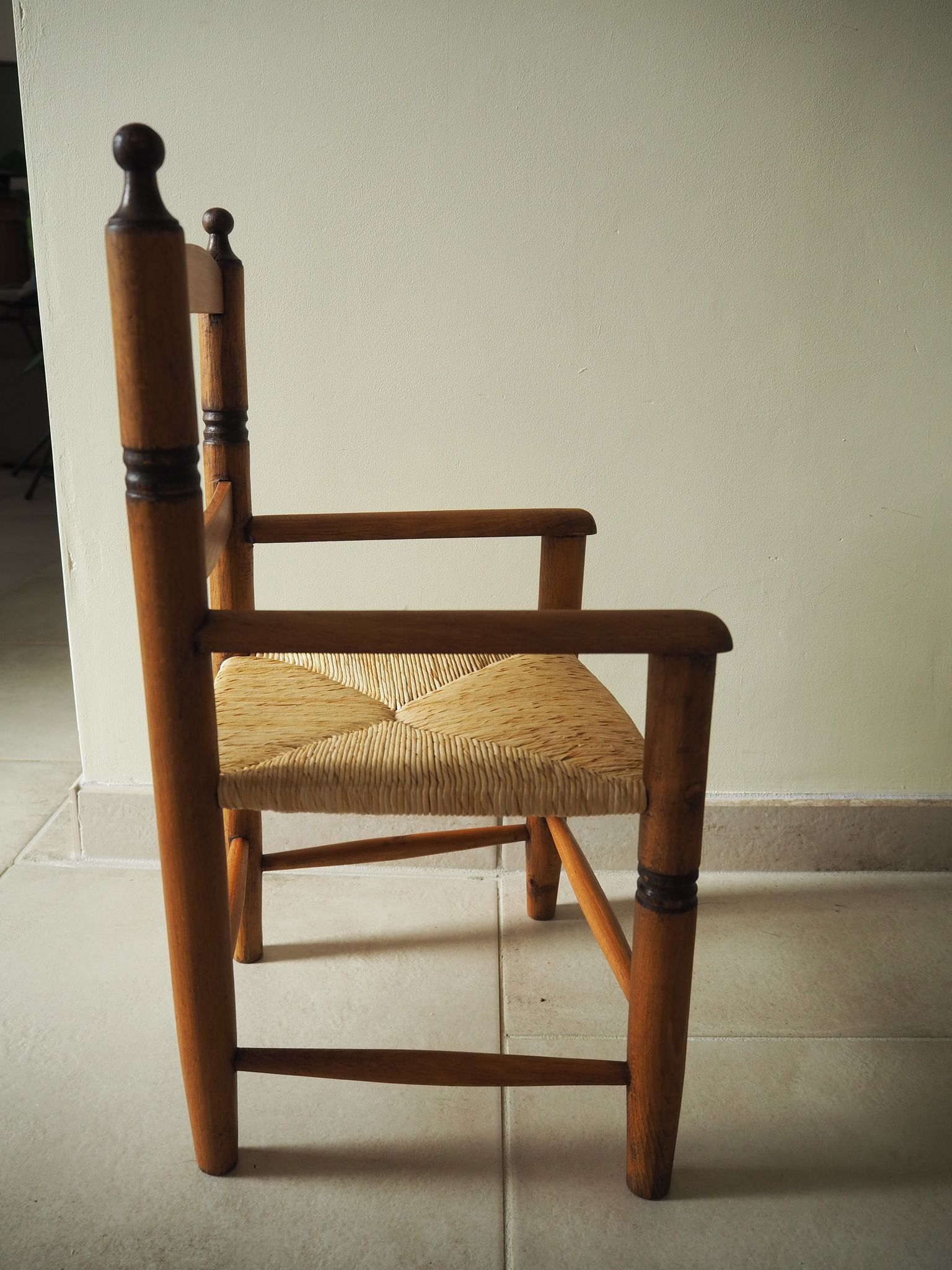 Ancien fauteuil paillé pour enfant