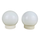 Paire d'appliques globe opaline vintage, plafonniers