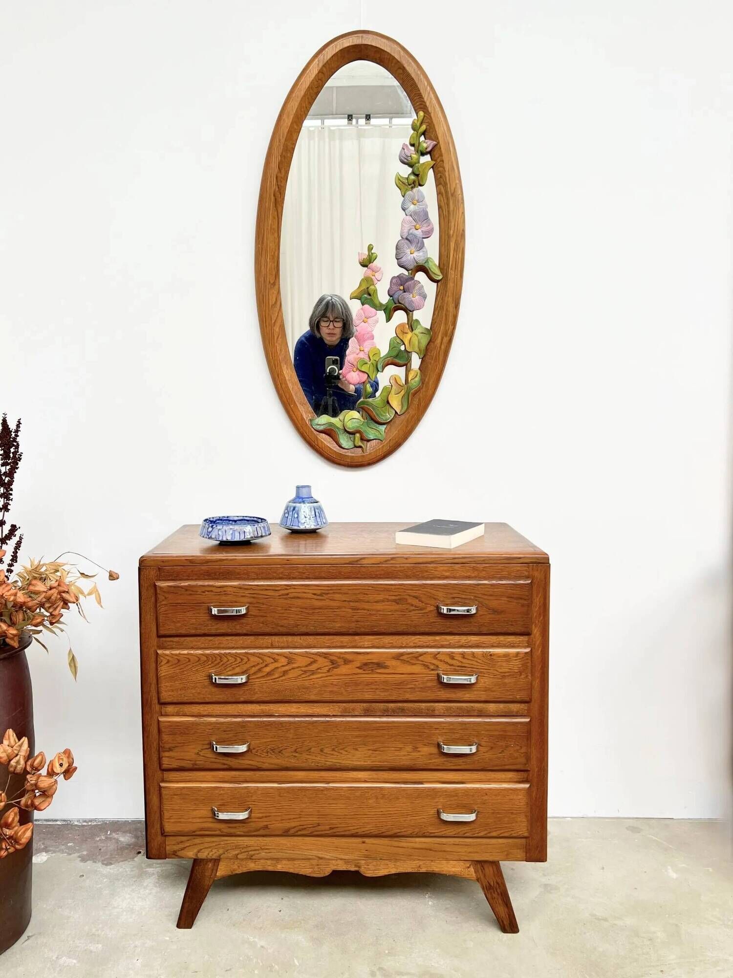 Commode vintage en chêne et poignées chrome – années 60