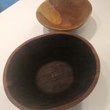 Set of two salad bowls carved in wood