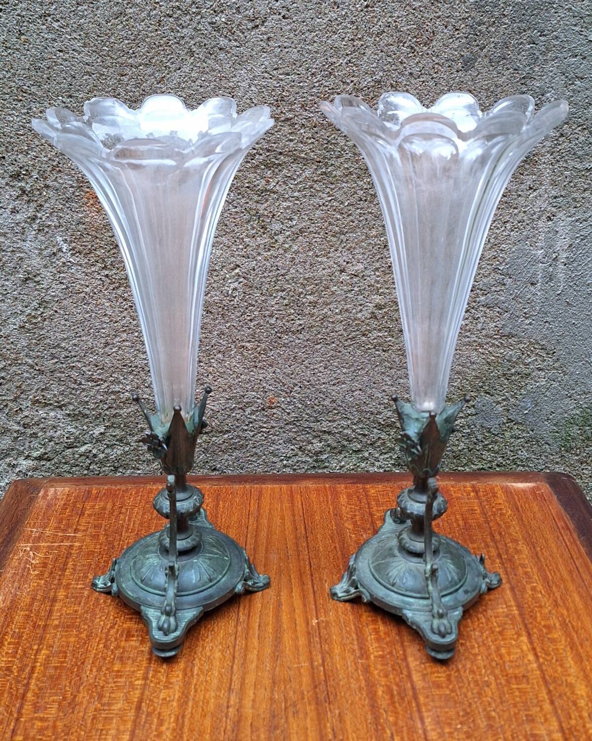 Pair of cornucopia vases in bronze and crystal, 19th century.