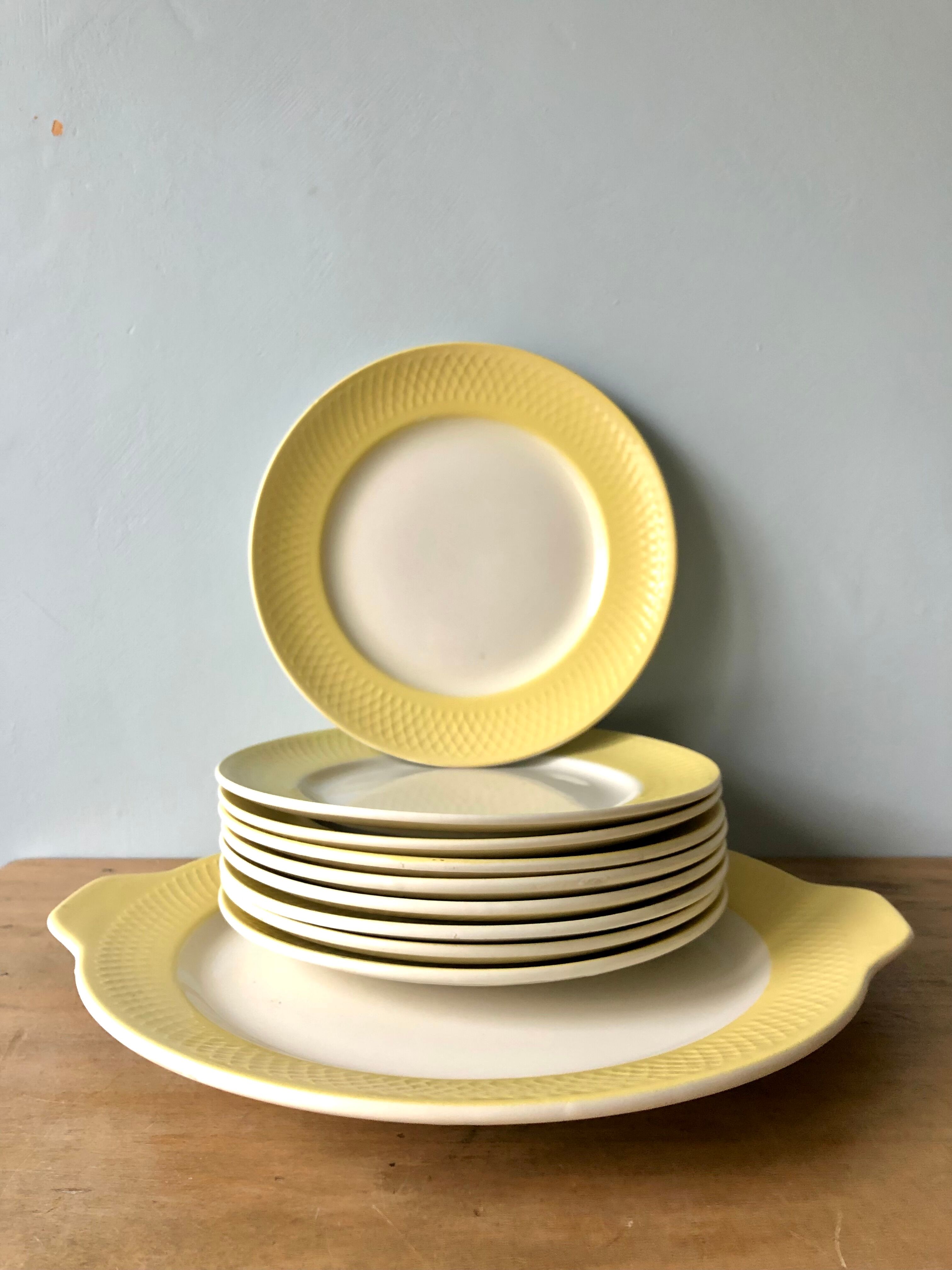 Dessert service, cake dish and plates