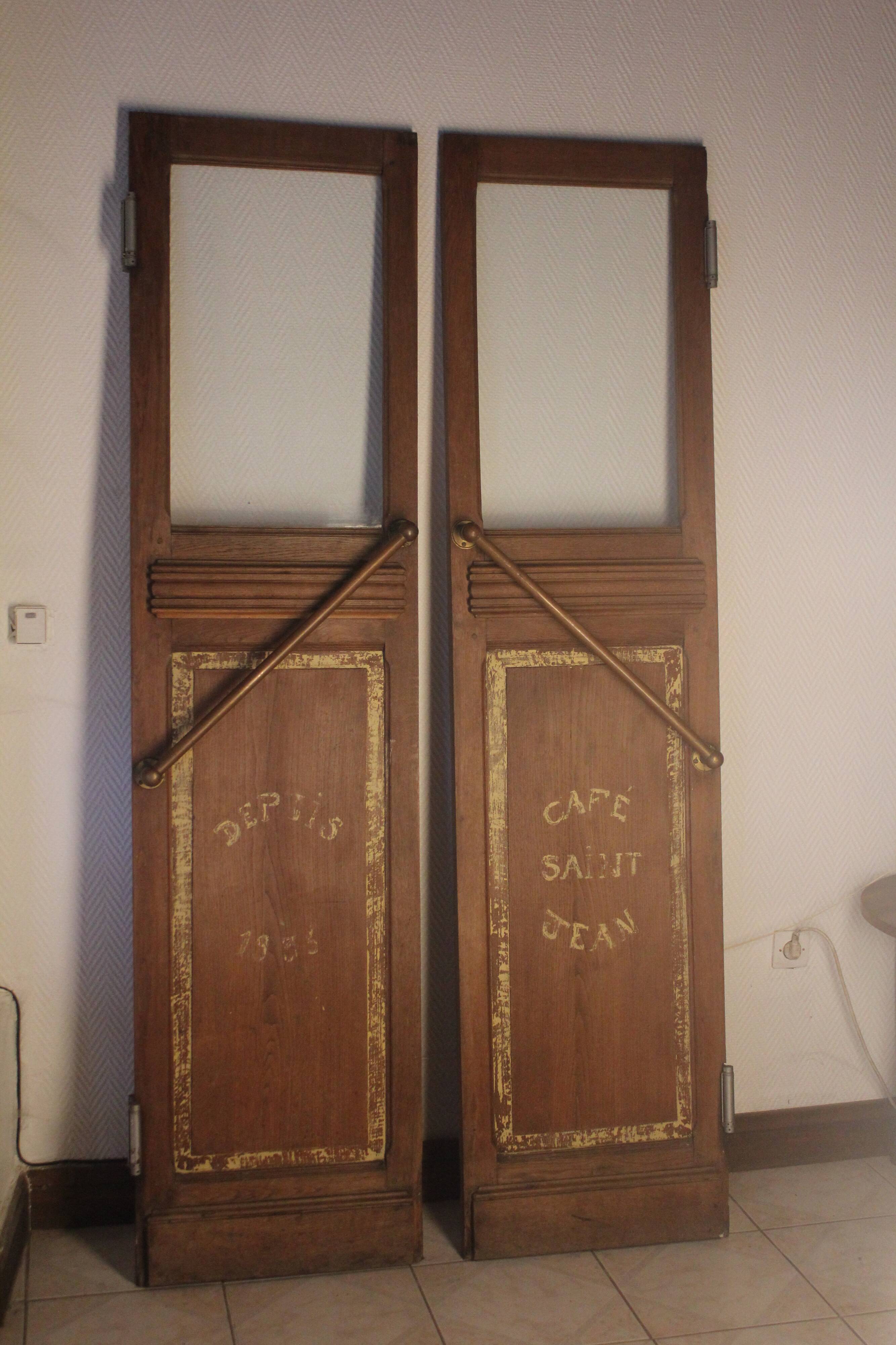 Bistro/cafe swing doors